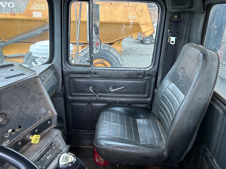 1999-mack-dm688s-image-65