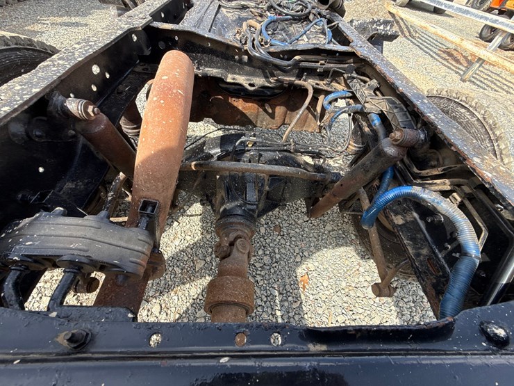 2015-ford-f550-image-22