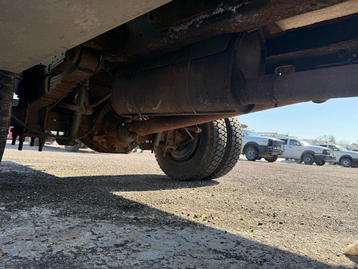 2011-ford-f550-xl-image-26