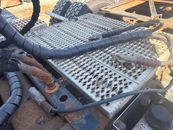 1994-peterbilt-359-image-30