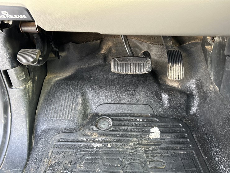 2021-ford-f550-image-80