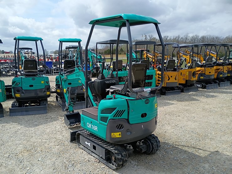 #24173-•-2025-agt-qk16r-mini-excavator-image-2