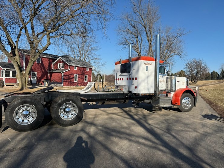 1974-peterbilt-359-image-6