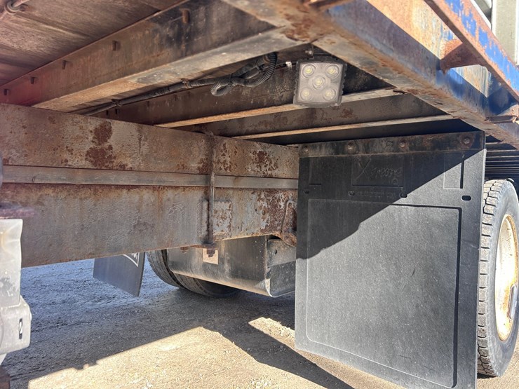 2012-isuzu-npr-image-36