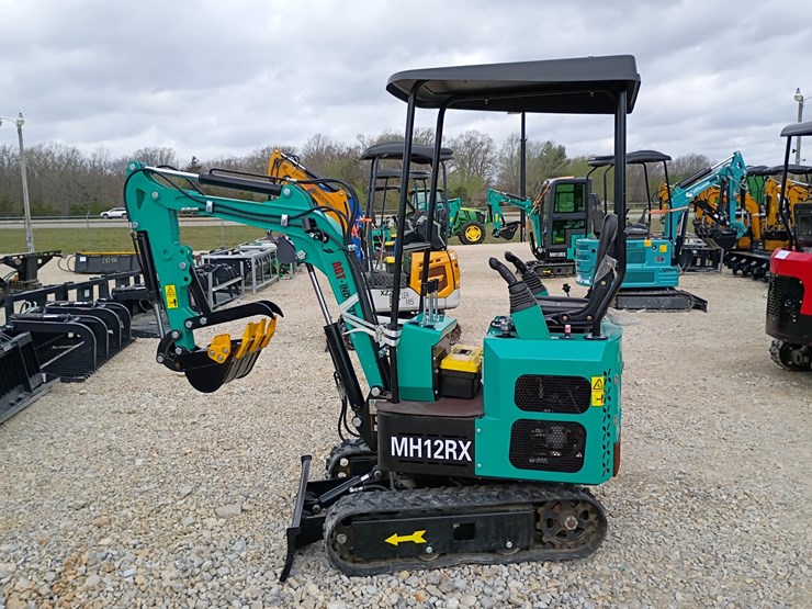 #24164-•-2025-agt-mh12rx-mini-excavator-image-1
