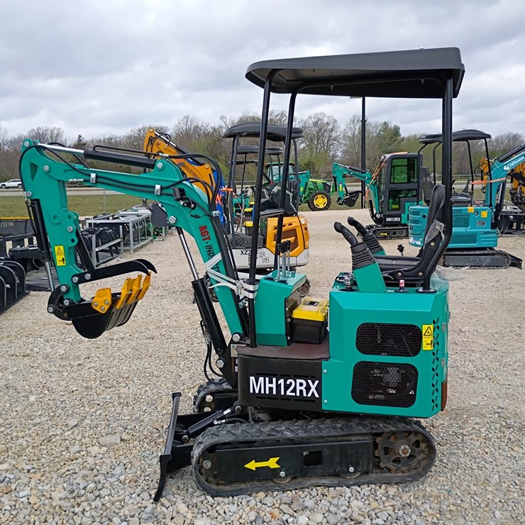 #24164 • 2025 AGT MH12RX Mini Excavator