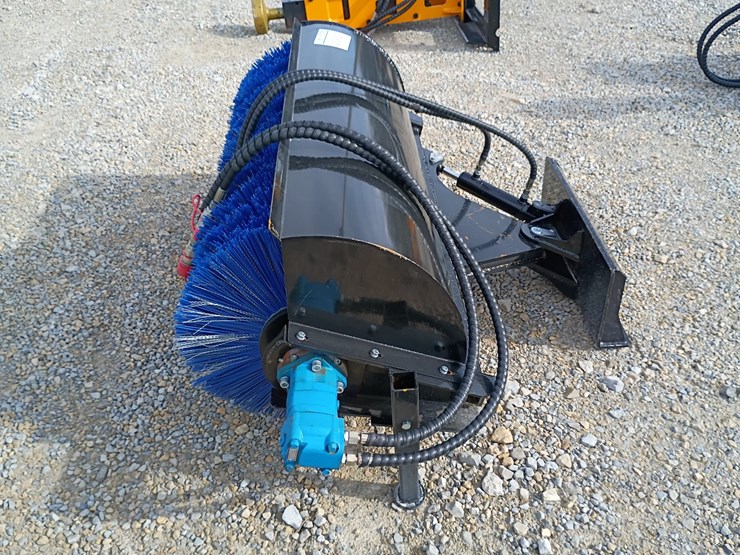 #23932-•-sweeper-mini-skid-steer-attachment-image-3