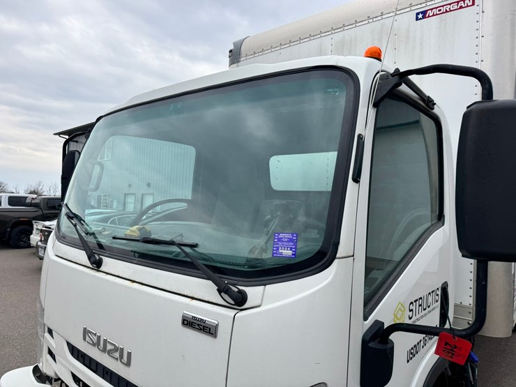 2019-isuzu-nrr-image-8