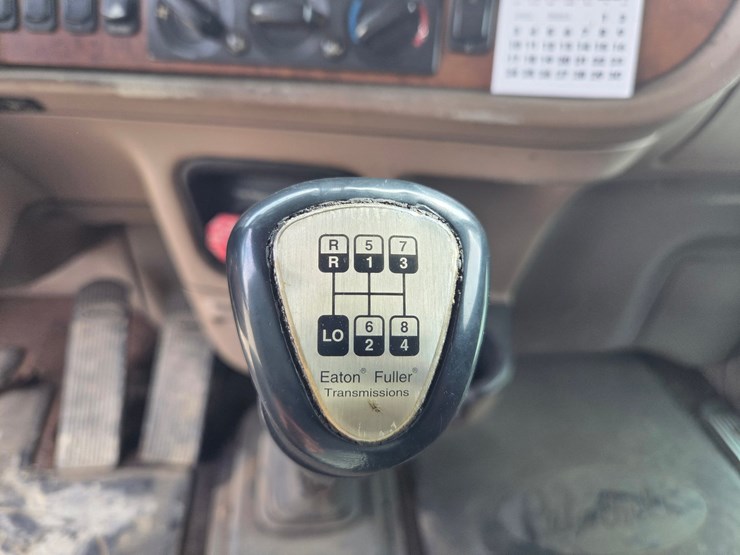 2007-peterbilt-579-image-64