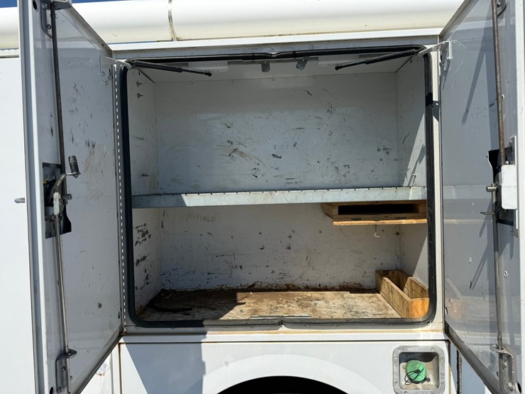 #1061-•-2016-ram-5500-heavy-duty-service-truck-image-9