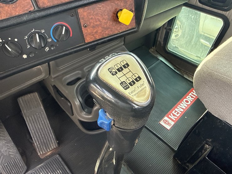 2005-kenworth-t800-image-61