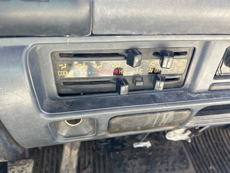 2005-isuzu-nqr-image-54