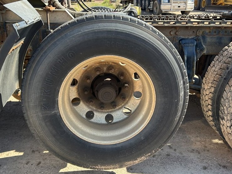 #1114-•-2005-western-star-tri-axle-heavy-haul-truck-tractor-image-87