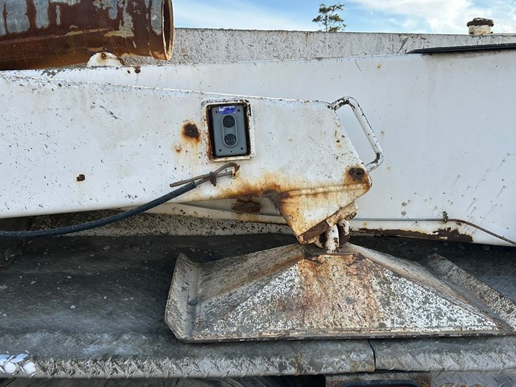 #2237-•-2006-mack-tri-axle-concrete-placement-truck-image-17