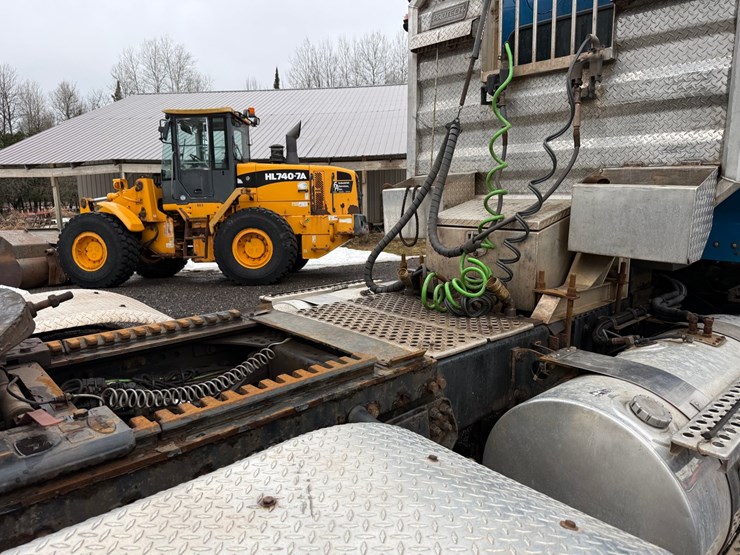 2020-kenworth-t800-image-46