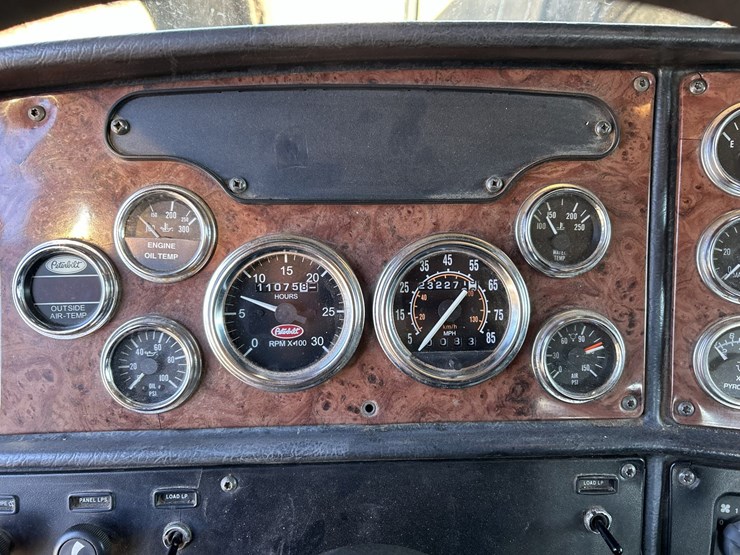 2005-peterbilt-379-image-79