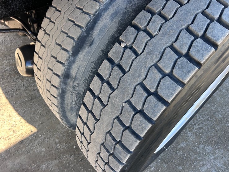 #1679-•-2004-kenworth-flatbed-truck-image-57