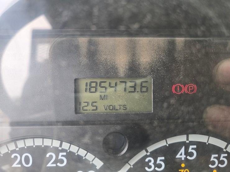 2001-massey-ferguson-8-image-67