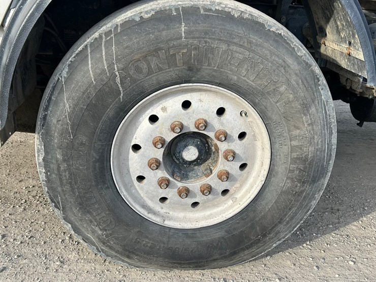 #2237-•-2006-mack-tri-axle-concrete-placement-truck-image-98