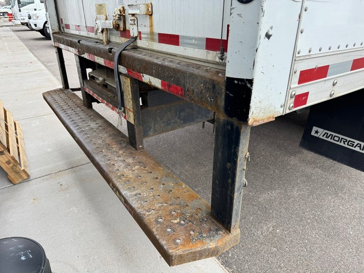 2019-isuzu-nrr-image-22