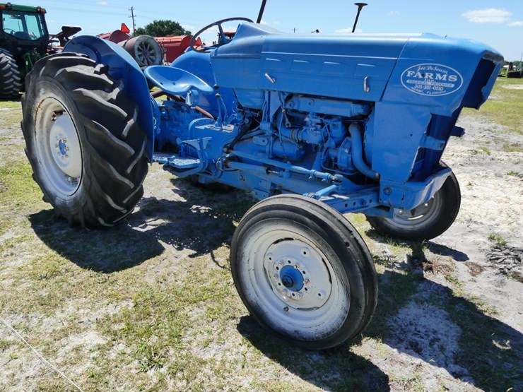 ford-tractor-image-2
