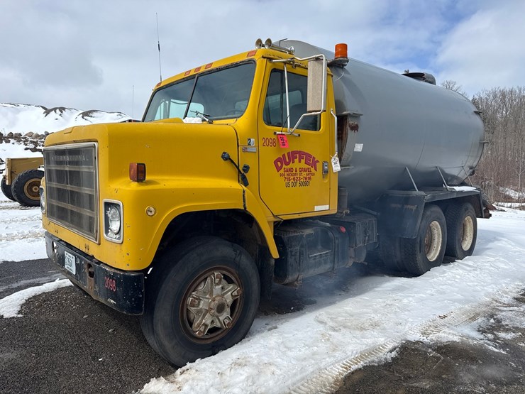 #2018-•-1978-international-f-2275-tandem-axle-water-truck-image-1
