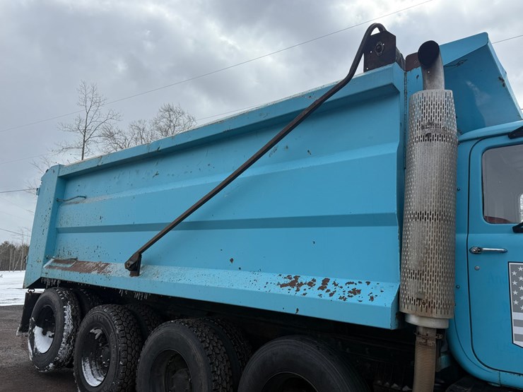 #1056-•-1989-mack-quad-axle-dump-truck-image-16