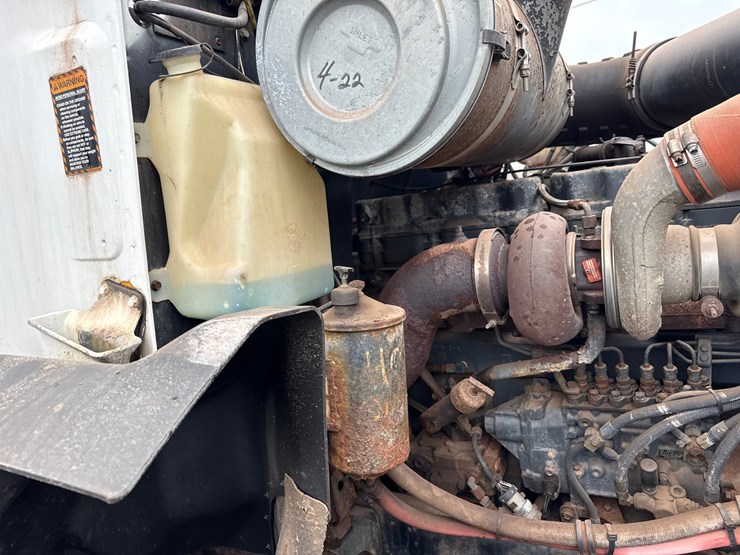 1996-mack-ch613-image-22