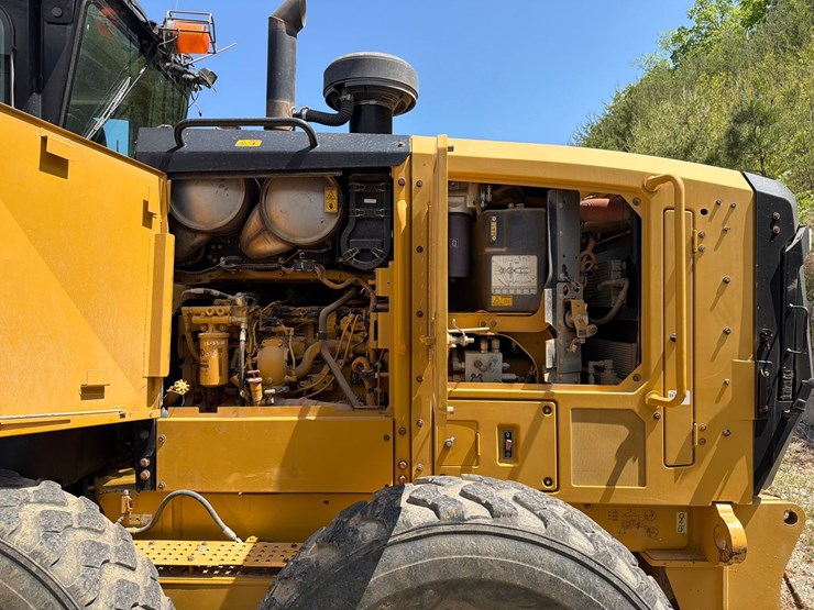 2018-caterpillar-12m3-image-30