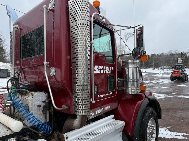 2011-kenworth-t800-image-28