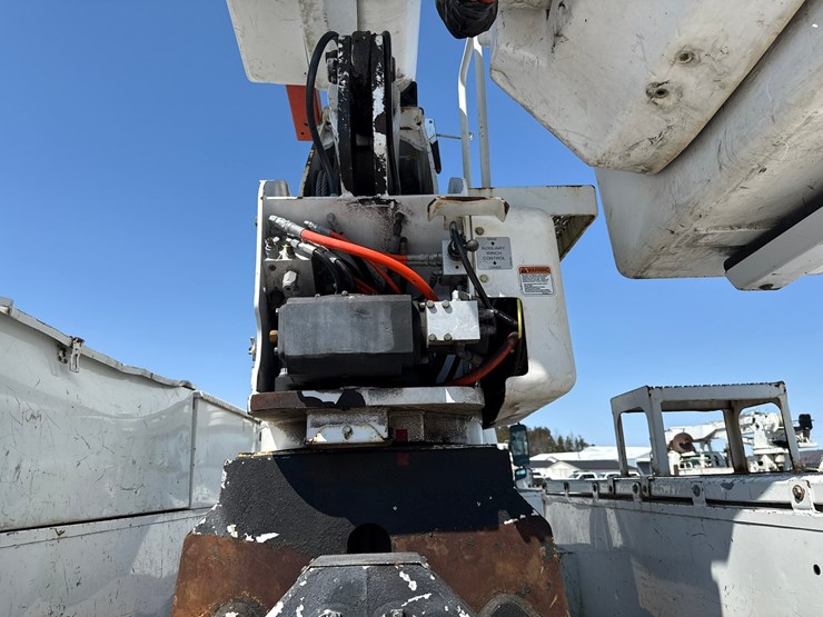 #1070-•-2012-freightliner-boom/crane-truck-image-28