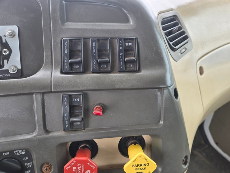 2006-caterpillar-c15-image-77