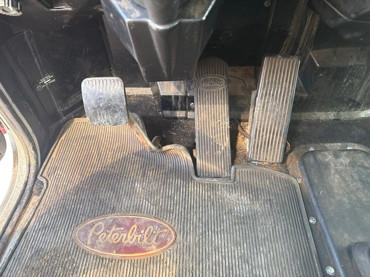 1994-peterbilt-359-image-55