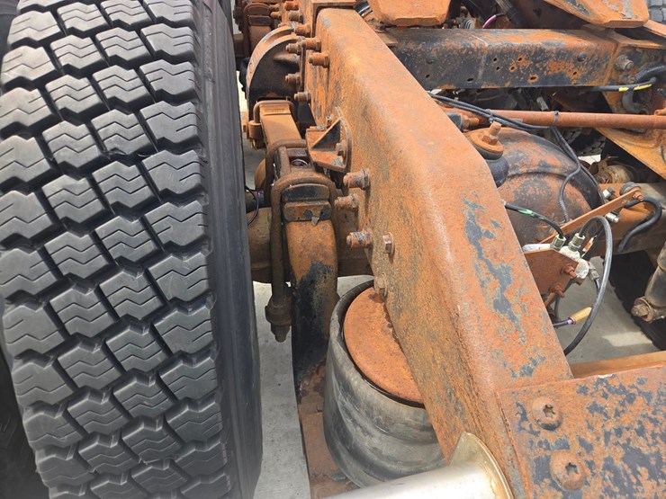 2002-peterbilt-379-image-37