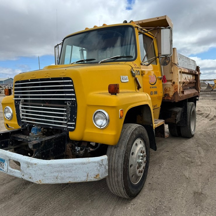 1977 FORD 8000