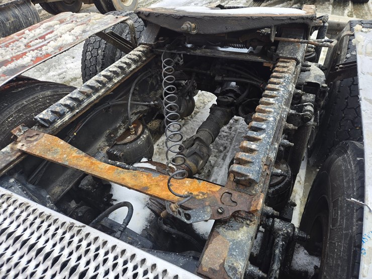 peterbilt-579-image-38