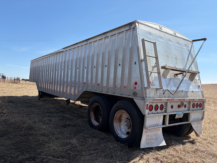 1980-cornhusker-800c-hopper-trailer-image-6