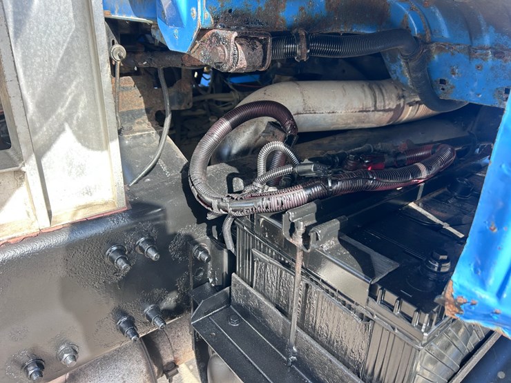 #1680-•-2003-freightliner-day-cab-truck-tractor-image-31