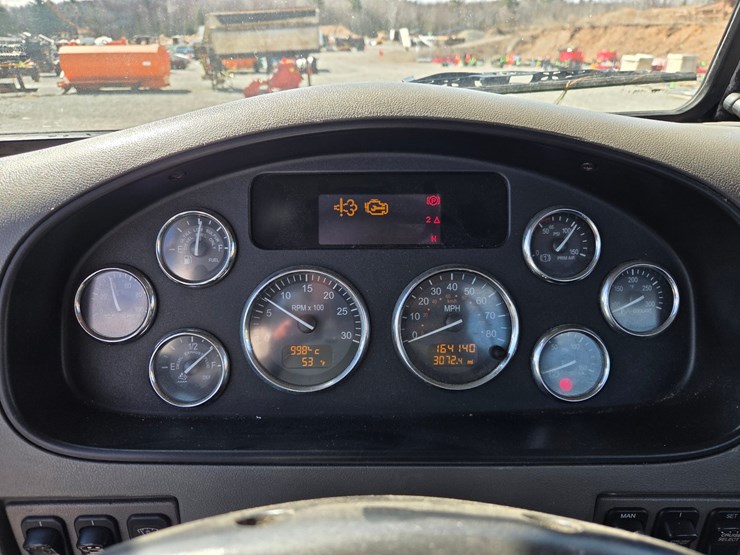 2013-peterbilt-337-image-53