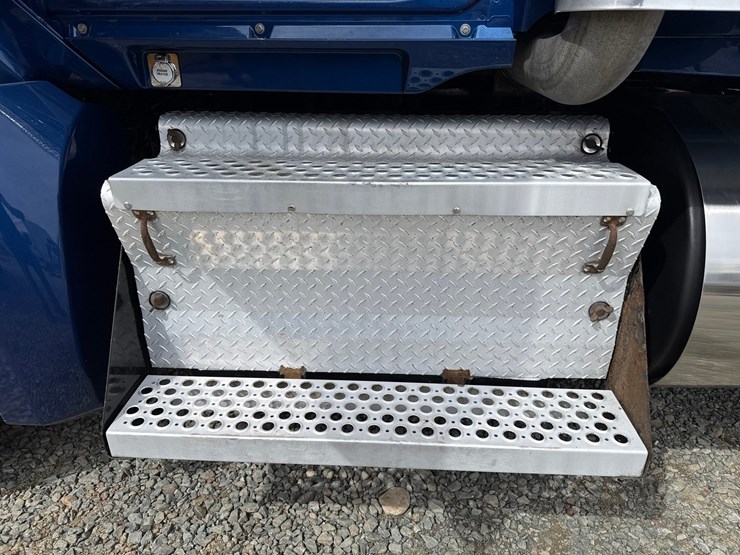 2019-kenworth-t680-image-30