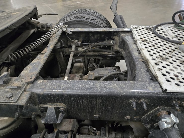 2015-kenworth-t680-image-22