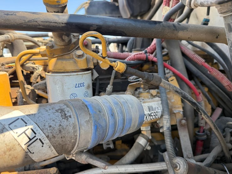 2002-freightliner-fl80-image-15