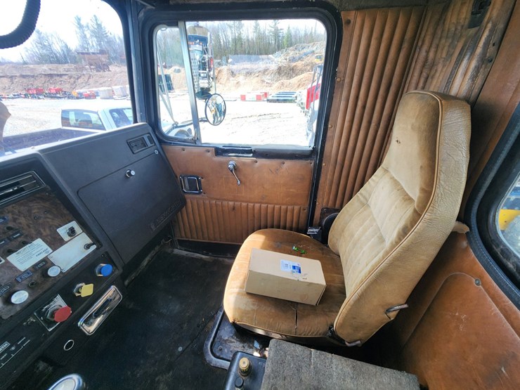 1985-kenworth-w900-image-47