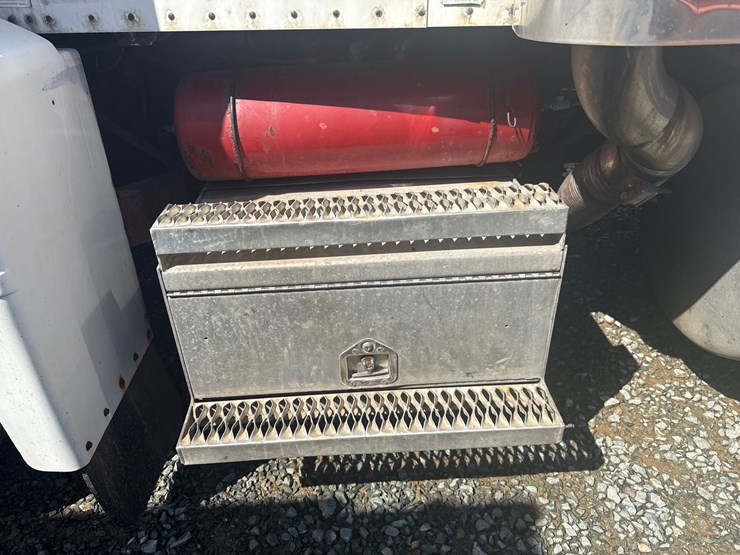 1994-peterbilt-359-image-25