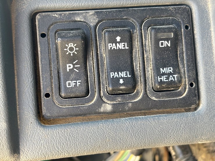 2006-international-7600-image-47