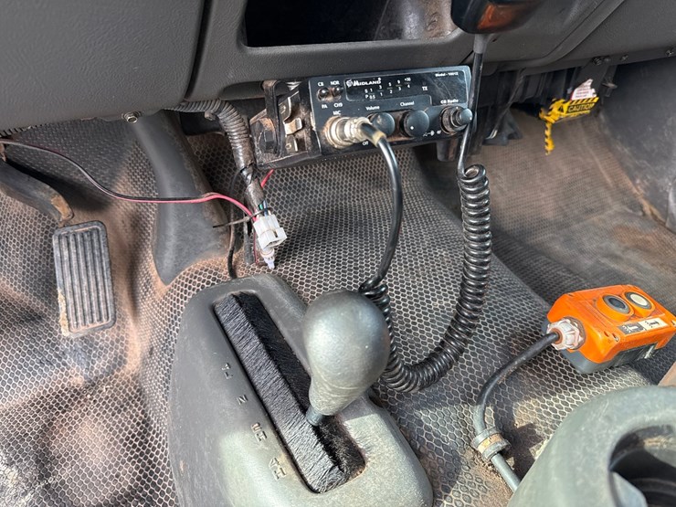 2005-chevrolet-3500-image-31