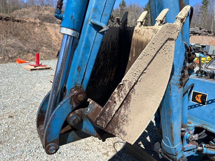 ditch-witch-r65-image-7