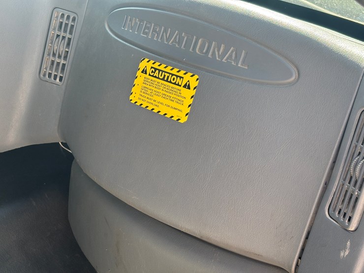 2006-international-7600-image-30