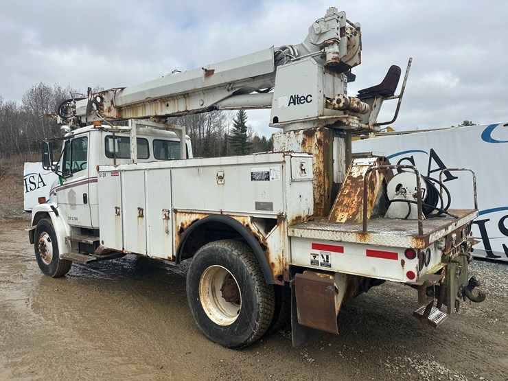 1998-freightliner-fl70-image-3