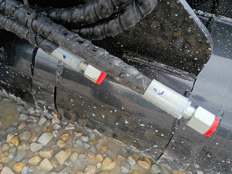 #l19-019-•-tpm-32"-bucket-mini-excavator-attachment-image-5